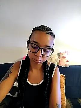 Suzanelee1 from StripChat is Freechat