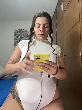 SuzzieSweet from StripChat