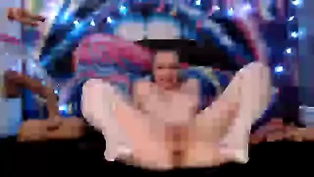 Sweeeets85 from StripChat is Freechat