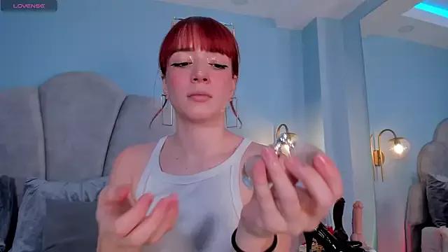 sweeet_peach from StripChat