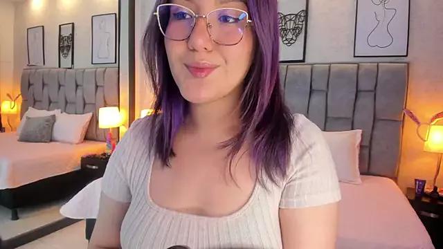 sweet--emily from StripChat is Freechat