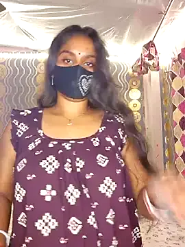 Sweet-Maddlina from StripChat is Freechat