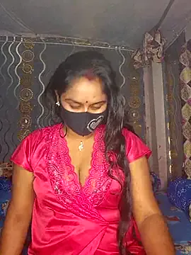 Sweet-Maddlina from StripChat is Freechat