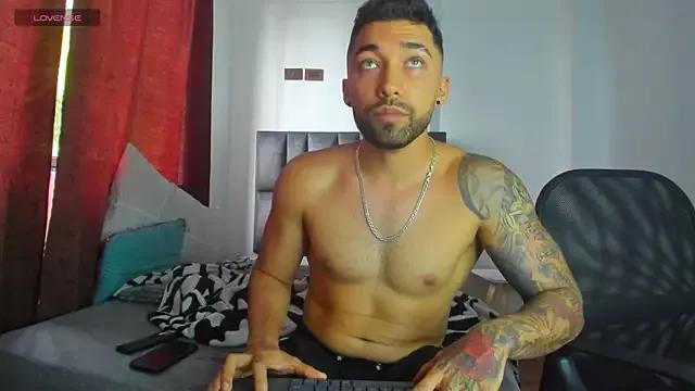 Sweet_and_caramel from StripChat