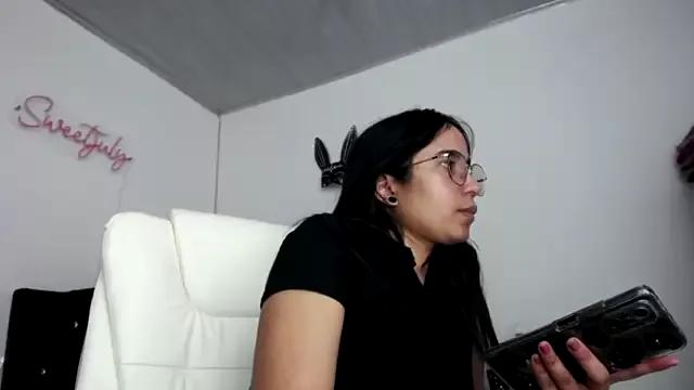 Sweet_July1 from StripChat