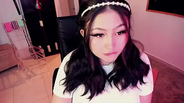 Sweet_lenna from StripChat is Freechat