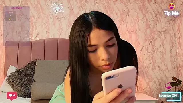 Sweet_Little_Doll_ from StripChat is Freechat