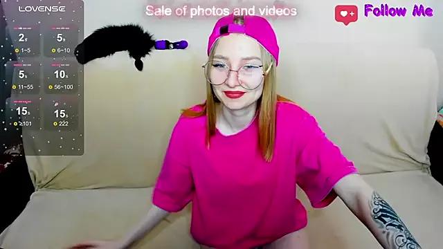 Sweet_little_Susie from StripChat