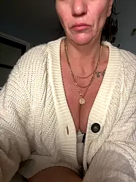 SweetandSluttyMilf on StripChat 