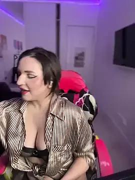 SweetBeeQueen from StripChat
