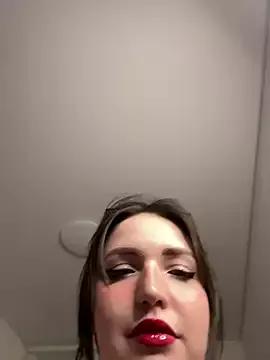 SweetBeeQueen from StripChat