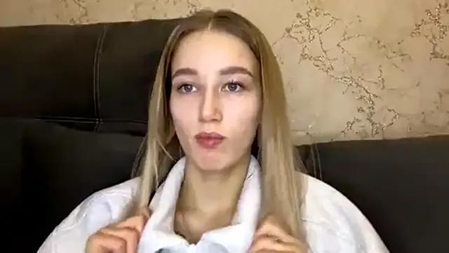 SweetCatherine from StripChat is Freechat