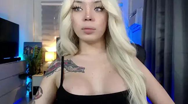 SweetCheska19 from StripChat