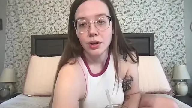 Sweetdee222x from StripChat