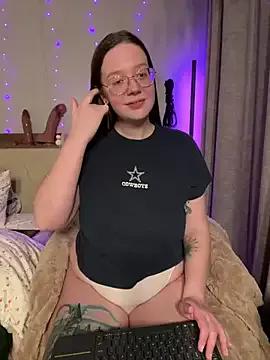 Sweetdee222x from StripChat