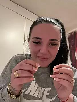 SweetGabrielaLory79 from StripChat