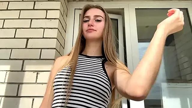SweetJinny88 from StripChat