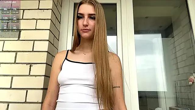 SweetJinny88 from StripChat