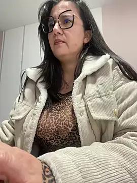 SWEETLILY18 from StripChat