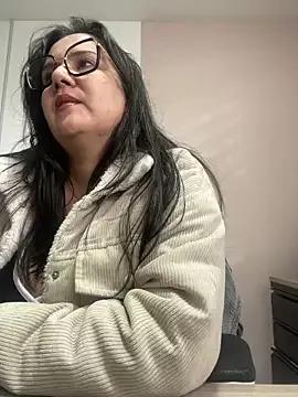 SWEETLILY18 from StripChat
