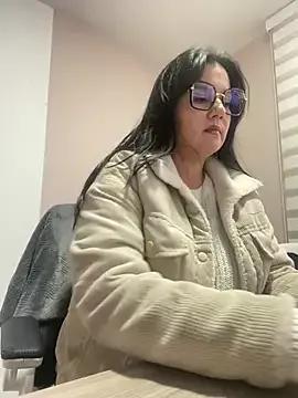 SWEETLILY18 from StripChat