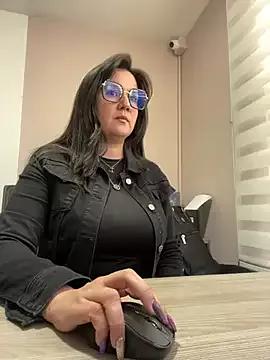 SWEETLILY18 from StripChat