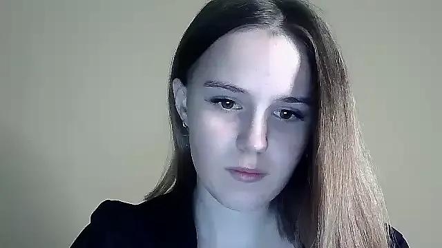 SweetLoraa from StripChat is Freechat