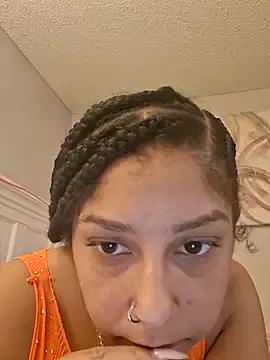 sweetnjuicyyy from StripChat is Freechat