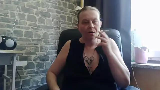 SweetPhoenix76 from StripChat is Freechat