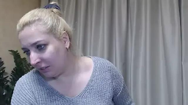 sweetpussy13 from StripChat