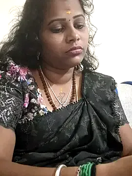 Sweetqueen143 from StripChat