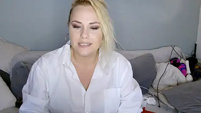 sweetsinzz from StripChat is Freechat