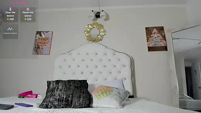 Sweett_Butterfly_ from StripChat is Freechat