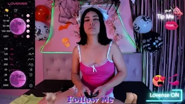 SWEETT_CANNDY from StripChat