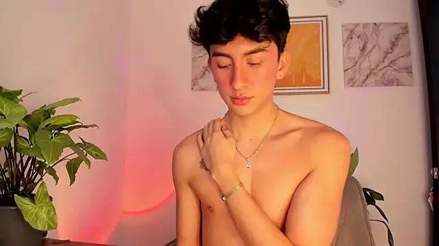sweettaaron01 from StripChat