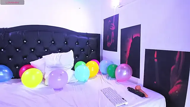 SweetVenomX on StripChat 