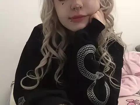 sweetykitty11 from StripChat