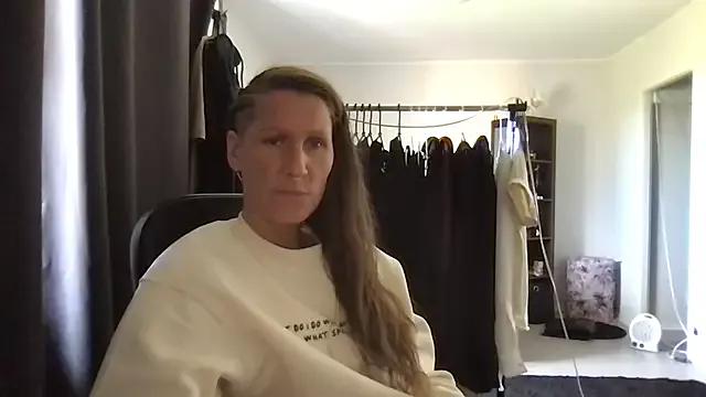 SwingWingWomanSweden from StripChat is Freechat