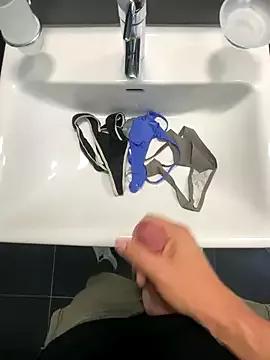 swissboy22 from StripChat