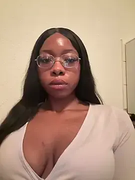 SwissMirelle from StripChat is Freechat