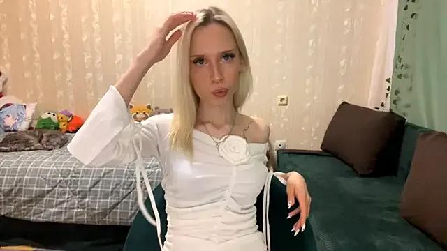 SwitchedFiver from StripChat is Freechat