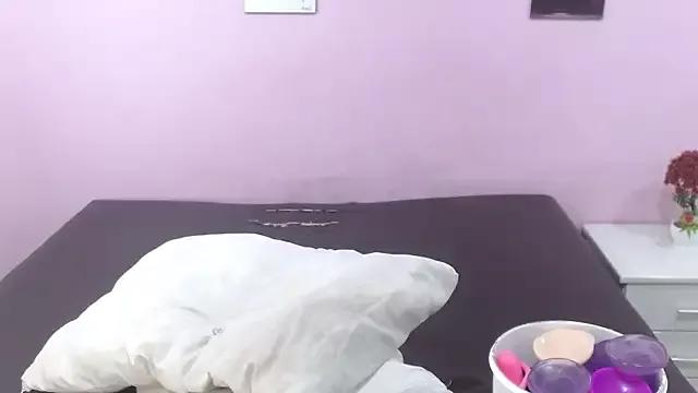 talia_isabella from StripChat is Freechat