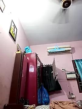 Tamil_yamuna_hindi from StripChat is Freechat