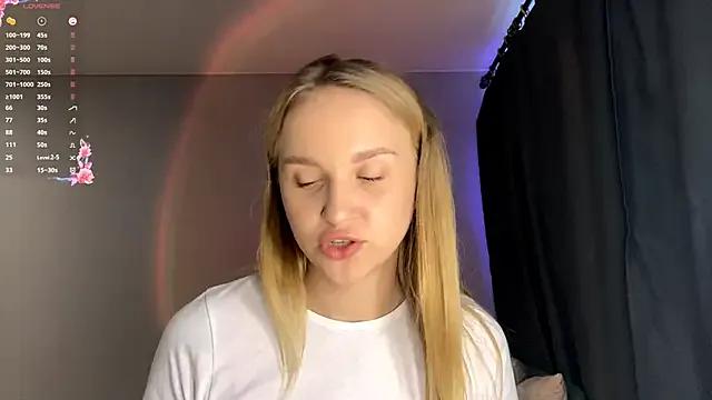 TanekaBoitel from StripChat is Freechat
