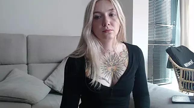 tattoobbgirl from StripChat