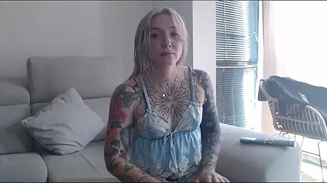 tattoobbgirl from StripChat