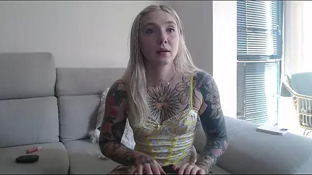tattoobbgirl from StripChat