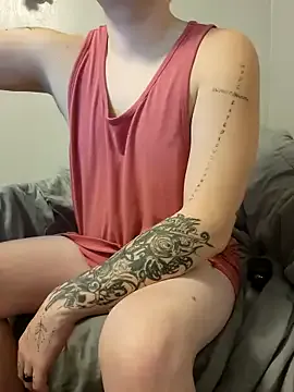 Tattoodaddycumslut on StripChat 
