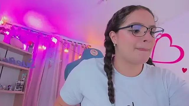 tayler_kim_ from StripChat is Freechat