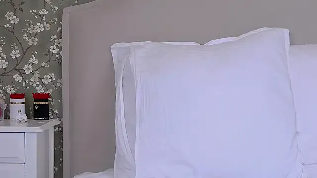 TesaQuinn from StripChat is Freechat